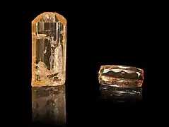 Topaze « Impériale » - Mine de Vermelhão, Brésil - (2,2 × 1 cm) (taillée -1,2 × 0,6 cm)