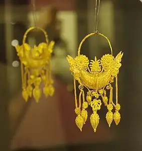 Boucle d'oreille à nacelle, en or, Tarente, IVe siècle av. J.-C.