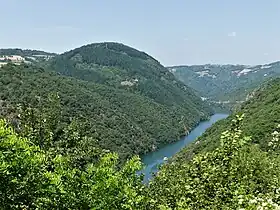 La retenue du barrage de Pinet dans les Raspes.