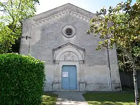 La façade néo-classique du temple d'Étaules.