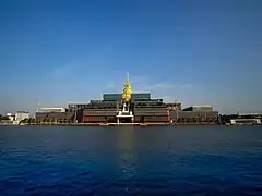 Le Sappaya-Sapasathan, nouveau bâtiment du parlement depuis 2019, au nord du quartier de Dusit