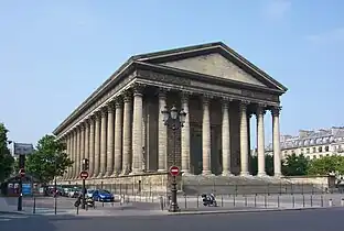 Façade nord et colonnade est.