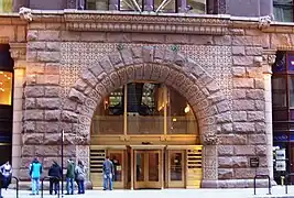 Entrée du bâtiment (côté LaSalle Street).