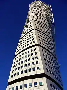 Le Turning Torso, à Malmö (par Santiago Calatrava Valls, 2005).