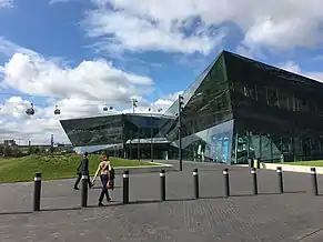 Gros plan du bâtiment