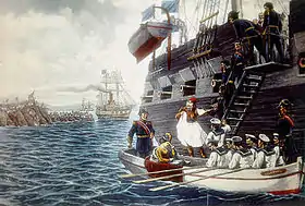 Une barque conduit un couple en habits traditionnels grecs sur un navire tandis qu'au loin une foule révolutionnaire brandit des drapeaux grecs.