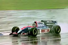 Photo de la Jordan 193 de Boutsen, en piste et roulant sous la pluie
