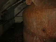 Citerne d'eau dans les locaux souterrains.