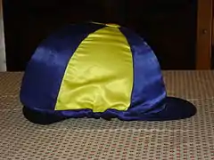 Casque de protection avec sa toque.