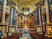 La nef avec le chœur.