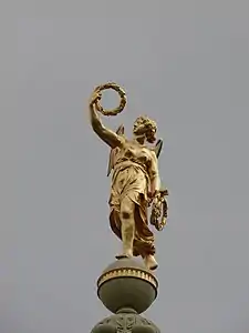 En 2005 elle fut remplacée sur la colonne Dupuy par une copie.