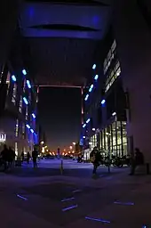 La Médiathèque José-Cabanis de Toulouse, de nuit.