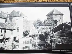 A droite de la tour Chaffin