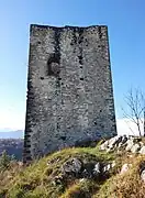 Photographie en couleurs, représentant la tour d'Avezac-Village.