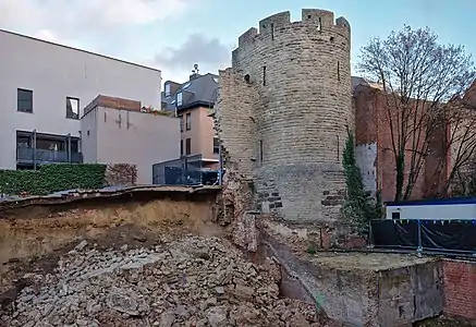 Courtine de Villers en décombres