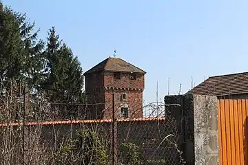 Vue sur la tour est de l'enceinte.