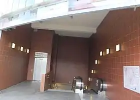 Une des entrées de la station.