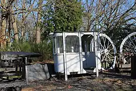 Cage pour la descente dans le fond.