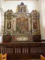 Chapelle Saint-Jacques : table de communion, maître-autel et son retable.