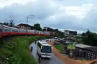 Train inter city dans le quartier Log Baba de Douala.
