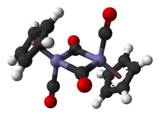 Isomère trans sans liaison Fe–Fe
