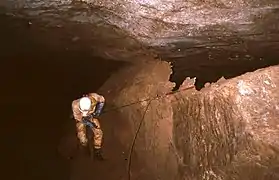 Puits creusé dans le plan de chevauchement dans le T2 .