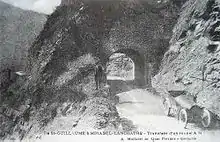 Ancienne carte postale de la traversée du tunnel qui liait Saint-Guillaume à Miribel-Lanchâtre au début du XXe siècle.