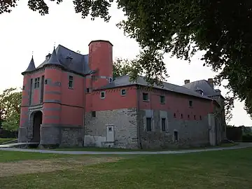 Le châtelet du château médiéval (XVIe siècle).