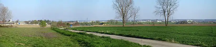 Vue panoramique de Tremblay-en-France illustre le contraste présenté par la Plaine de France, juxtaposition de vieux villages ruraux et de villes très urbanisées.