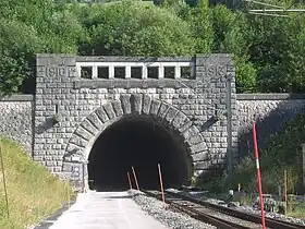Vue de la tête du tunnel du Mont-d'Or en gare des Longevilles - Rochejean.