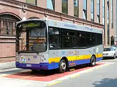 Midibus électrique en charge par induction