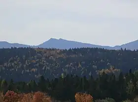 Vue des Twin Peaks depuis la route 263 près de Marston.