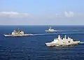 L’Absalon, naviguant avec les navires Américains USS Vella Gulf et USS Mahan dans le golfe d'Aden le 20 février 2009.