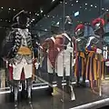 Uniformes d'infanterie hollandaise, du service français, et uniforme de gala d'un hallebardier de la Garde Suisse.