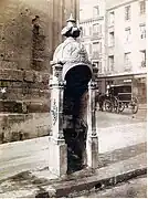 Urinoir (photo de Charles Marville, 1875).