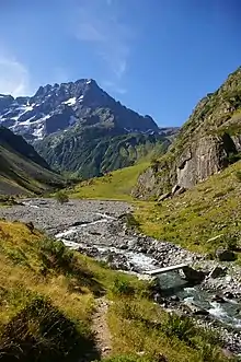 Le Sirac vu depuis le sentier commun aux montées vers le refuge de Chabournéou et refuge de Vallonpierre