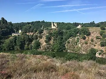 Les ruines du château de Crozant en 2017.