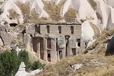 La vallée des pigeons, creusée dans l'ignimbrite.