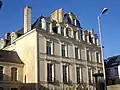 Hôtel de Limury compris petit hôtel, jardins, terrasses et escalier extérieur du XIXe&nbsp;siècle en fer à cheval à l'exclusion de l'orangerie moderne