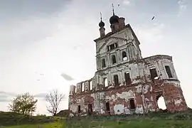 Église de la Sainte Trinité à Ves.