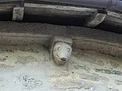 Modillon représentant une tête d’animal.