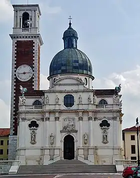 Façade nord de la basilique