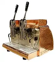 La Victoria Arduino, modèle Athena Leva - 2 groupes à levier (sur cette photo sans les becs verseurs).