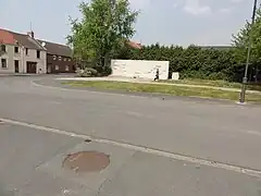 Le puits Vieille Machine no 1 dans son environnement.