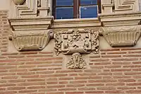 Vieux-Raisin : cuirs découpés.