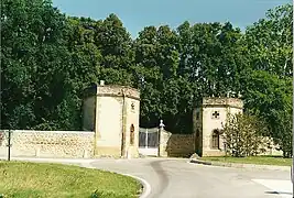 Portail d'entrée du Château de Terrebasse