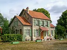 L'ancienne gare de Saint-Firmin, sur la ligne Chantilly-Gouvieux - Senlis.