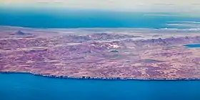 Vue aérienne d'une partie de Krýsuvík avec la solfatare de Seltún au centre.