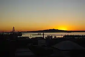 Vue du cerro de Montevideo depuis la baie de Montevideo.