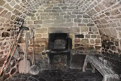 Intérieur du four à pain.